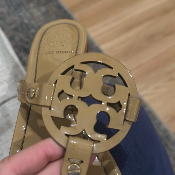 Tory Burch tan sandals - Picture 4 of 6